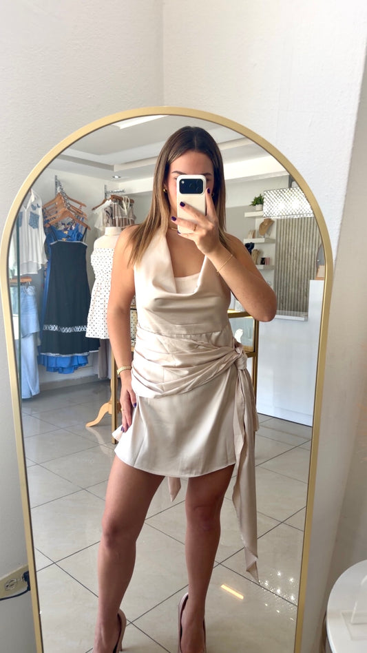 Traje corto champagne
