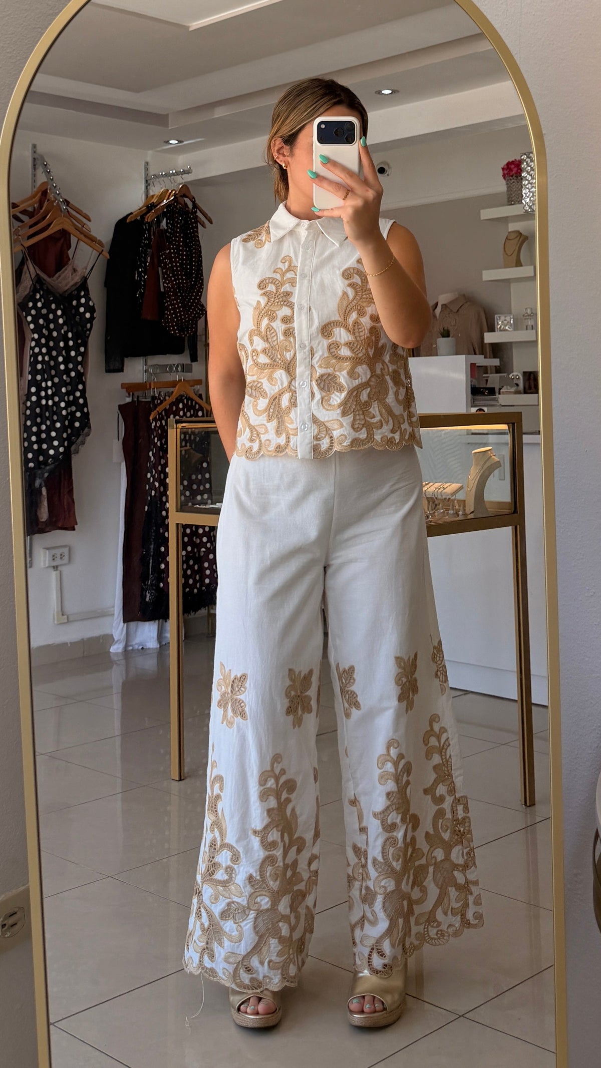 Pantalón Borde Dorado