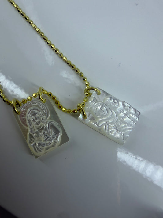 Doble charm white collar