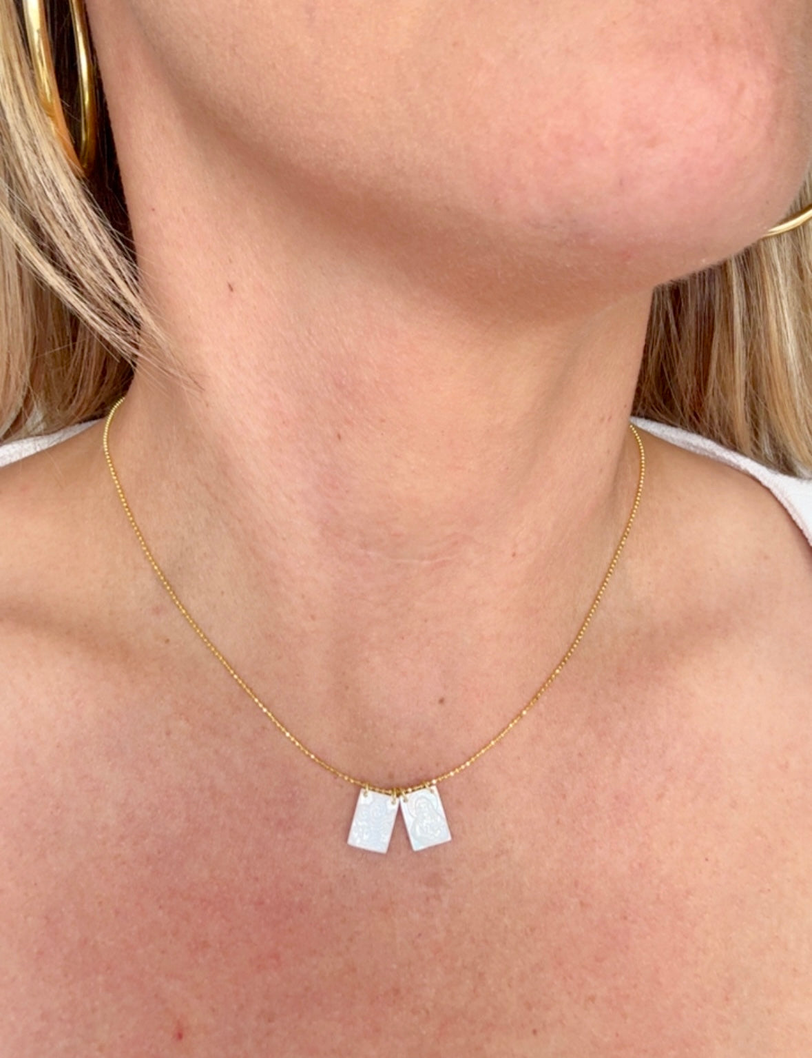 Doble charm white collar