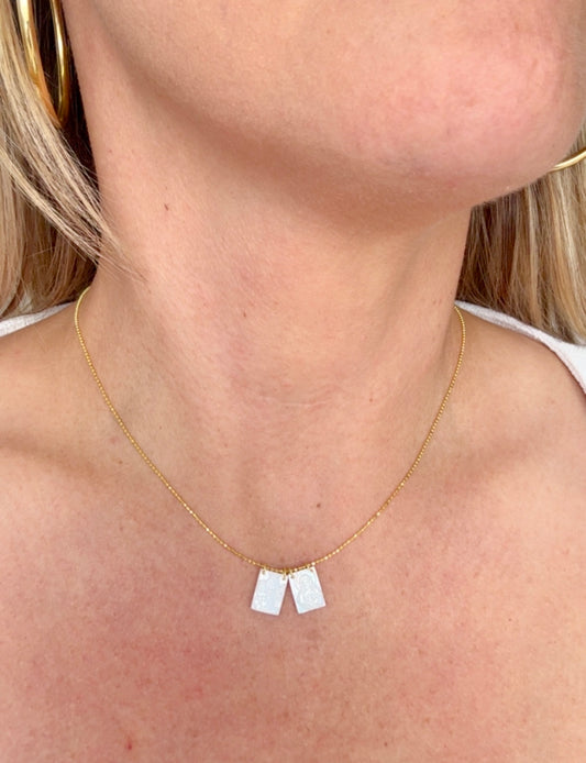 Doble charm white collar